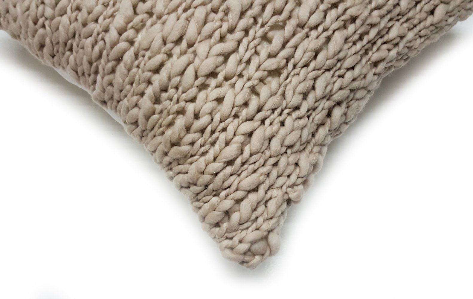 Chunky Yarn Cable Knit Pillow - Image 3